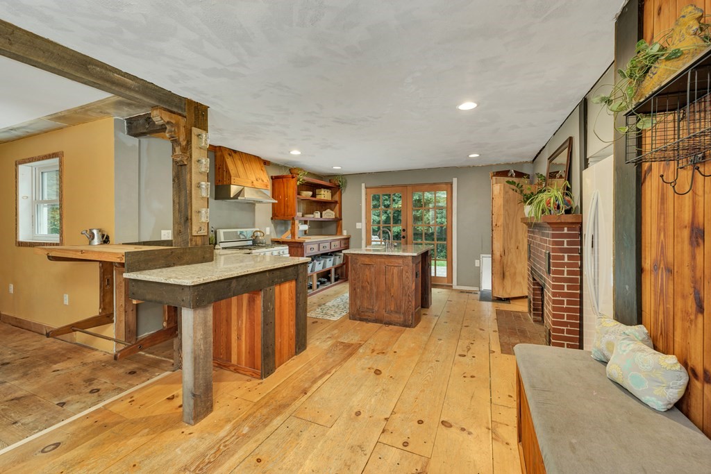 241 Calef Highway Lee, NH 03861 - Photo 9 of 40