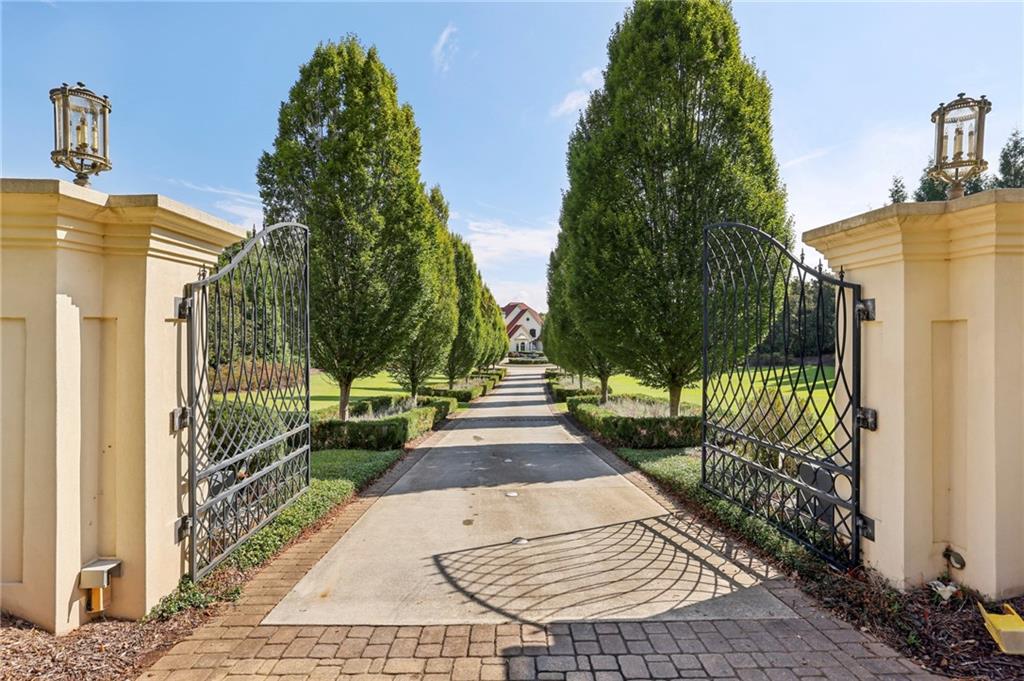 6525 Garrett Road Buford, GA 30518 - Photo 8 of 98