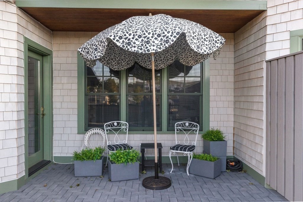 91 Front Street, Unit 104 Scituate, MA 02066 - Photo 6 of 26 a patio with table and chairs