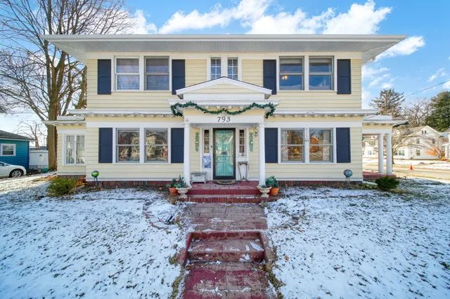 $298,000 | 793 Oakridge Drive, Jackson, MI 49203