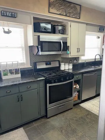 $284,900 | 793 Oakridge Drive, Jackson, MI 49203