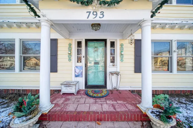 $298,000 | 793 Oakridge Drive, Jackson, MI 49203