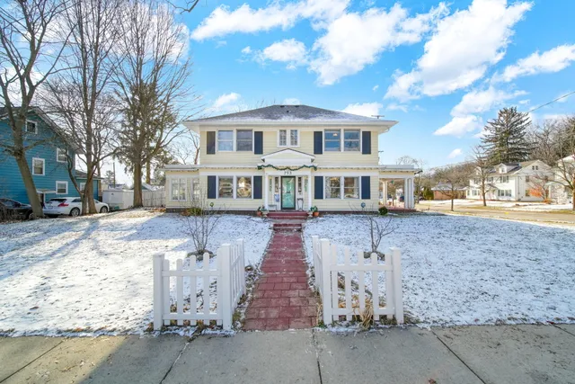 $298,000 | 793 Oakridge Drive, Jackson, MI 49203