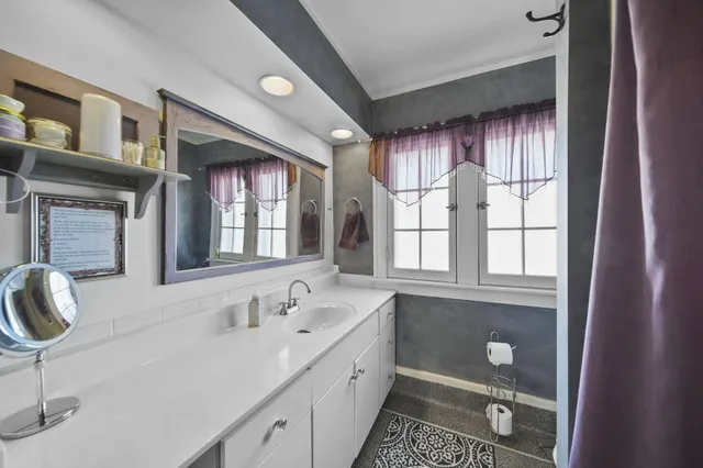 $284,900 | 793 Oakridge Drive, Jackson, MI 49203