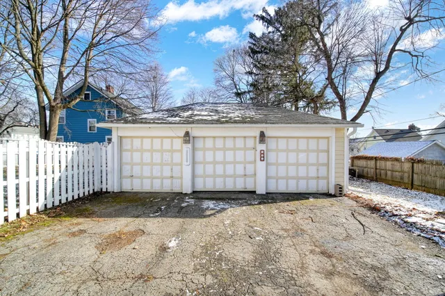 $284,900 | 793 Oakridge Drive, Jackson, MI 49203