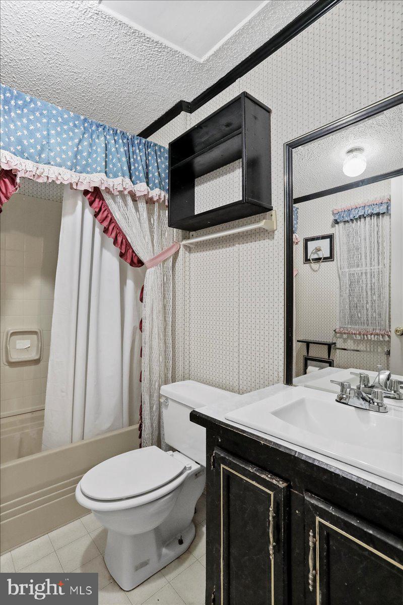 111 North Fairfax Boulevard Ranson, WV 25438 - Photo 26 of 32 a bathroom with a sink a toilet and shower