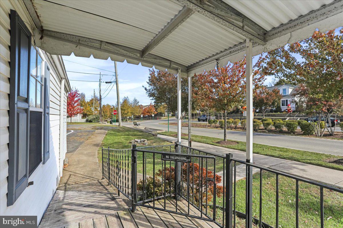 111 North Fairfax Boulevard Ranson, WV 25438 - Photo 27 of 32 a view of a balcony with yard