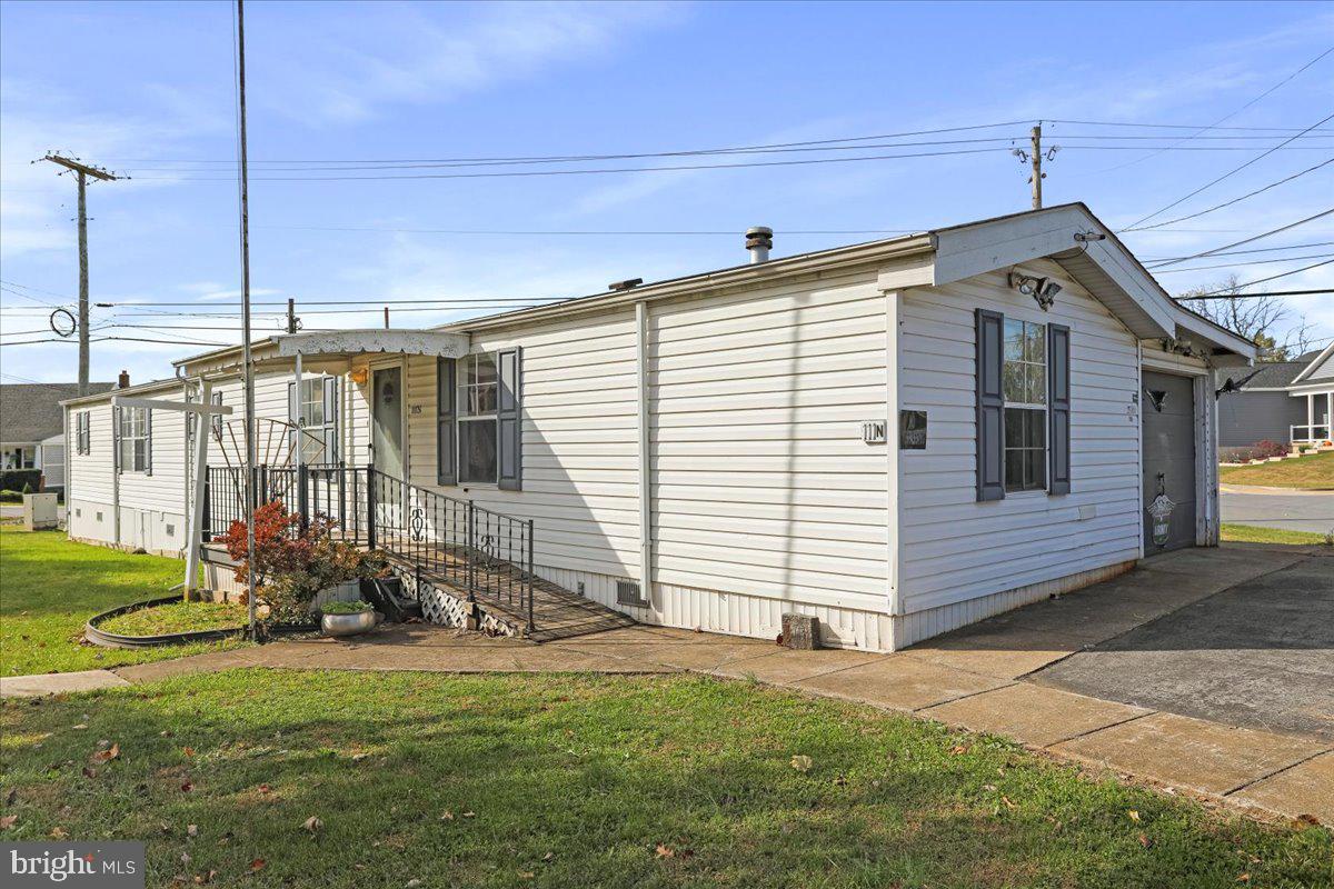 111 North Fairfax Boulevard Ranson, WV 25438 - Photo 5 of 32 a front view of a house with a yard