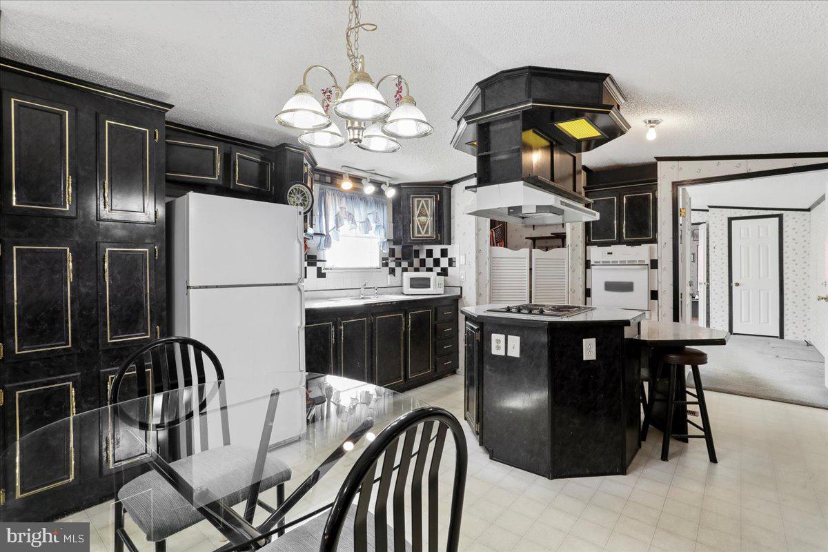 111 North Fairfax Boulevard Ranson, WV 25438 - Photo 9 of 32 a view of a dining room with furniture