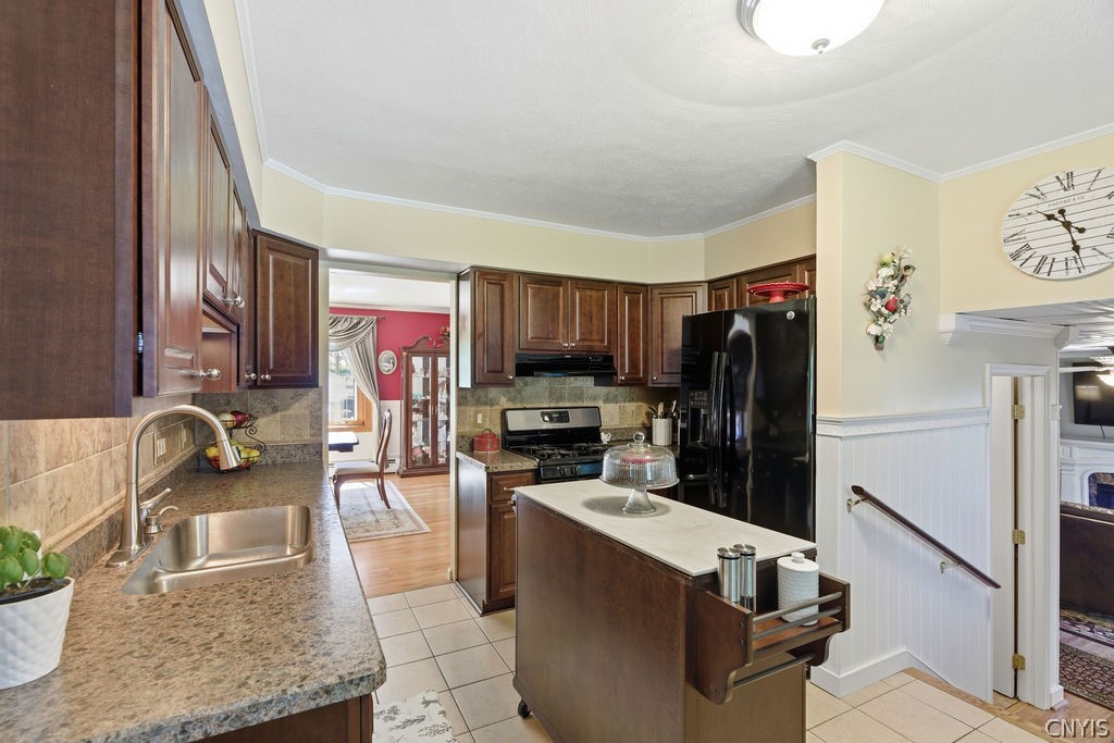 7454 Thunderbird Road Clay, NY 13088 - Photo 16 of 48 Kitchen.