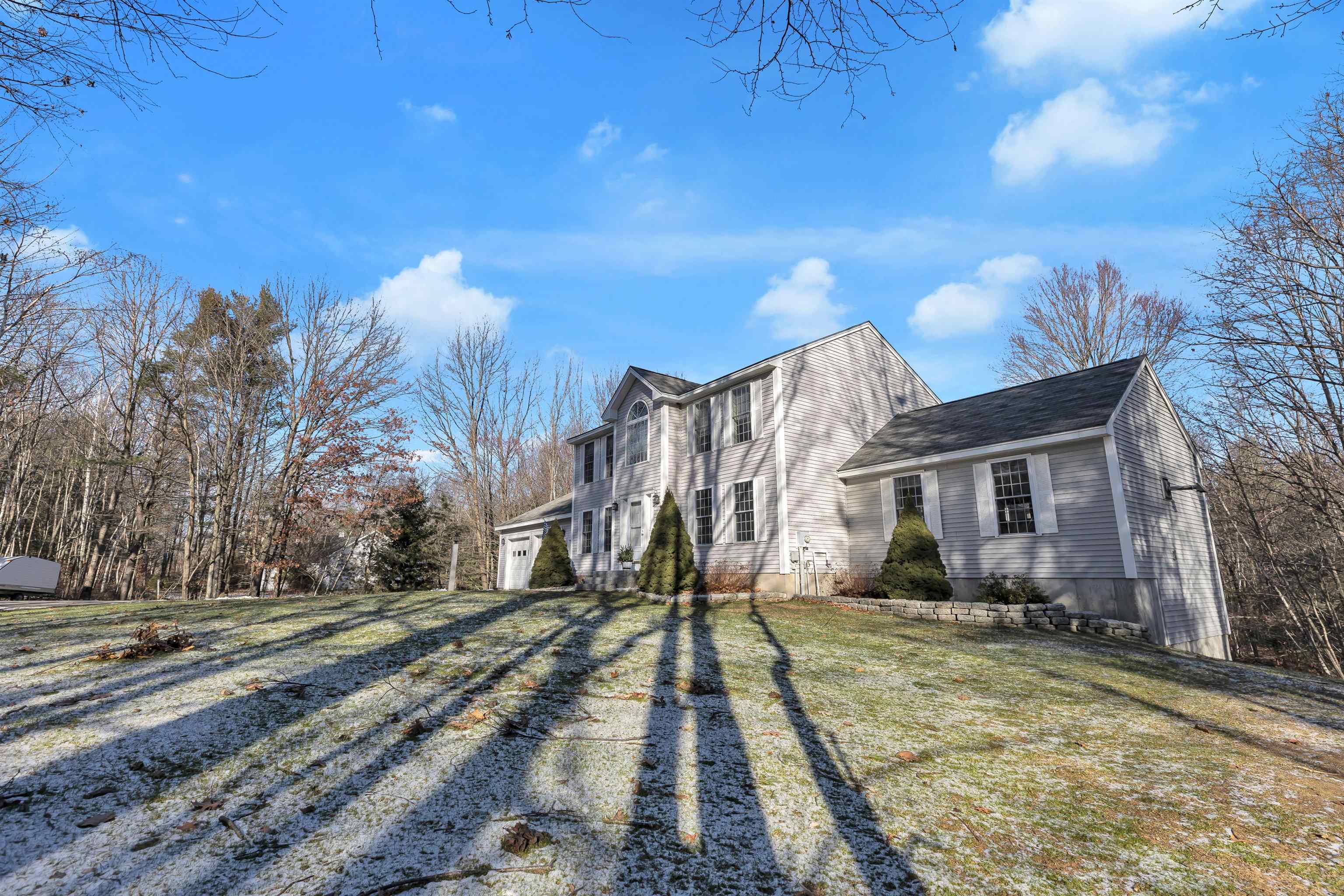 14 Laurel Road Hooksett, NH 03106 - Photo 4 of 40 Gallery Image 4