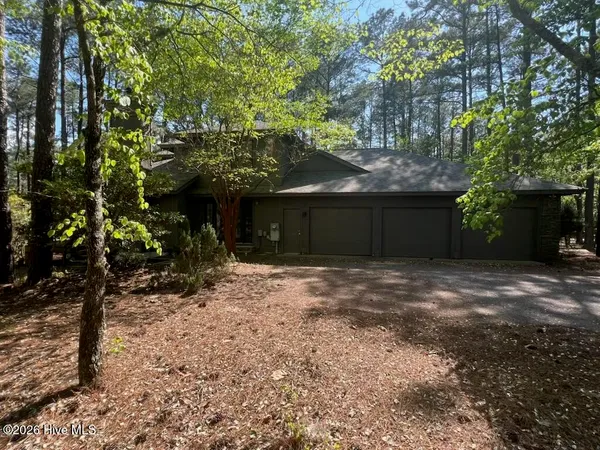 $899,000 | Undisclosed Address, Aberdeen, NC 28315