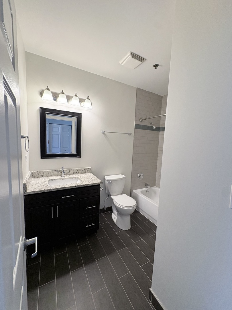 625 Deerfield Road, Unit 402 Deerfield, IL 60015 - Photo 10 of 13