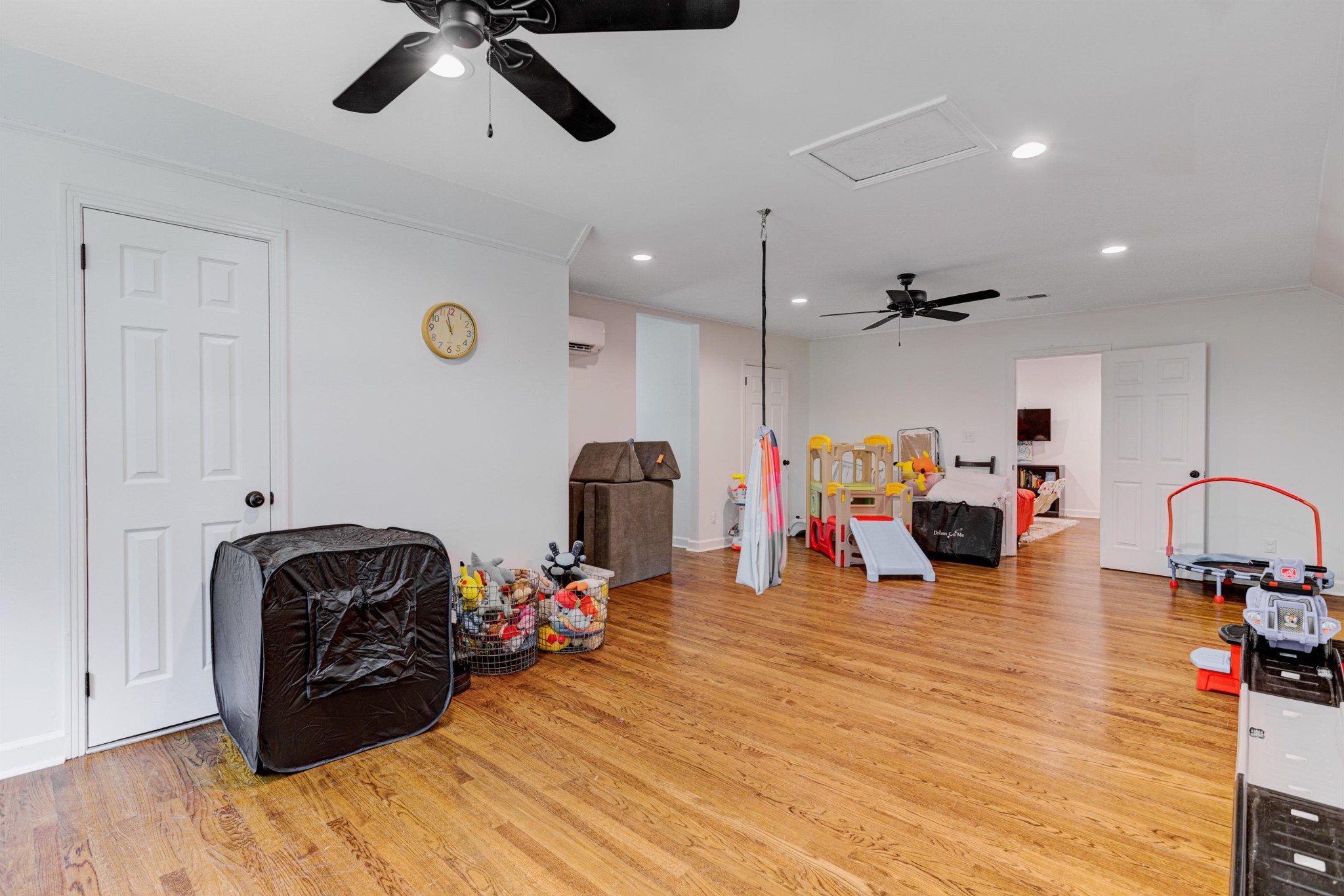 8929 Rocky Point Road Cordova, TN 38018 - Photo 27 of 37 a living room with furniture