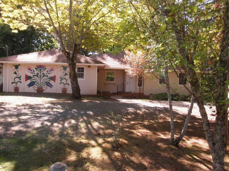 391 Summit Loop Grants Pass, OR 97527 - Photo 2 of 12 Additional Photo