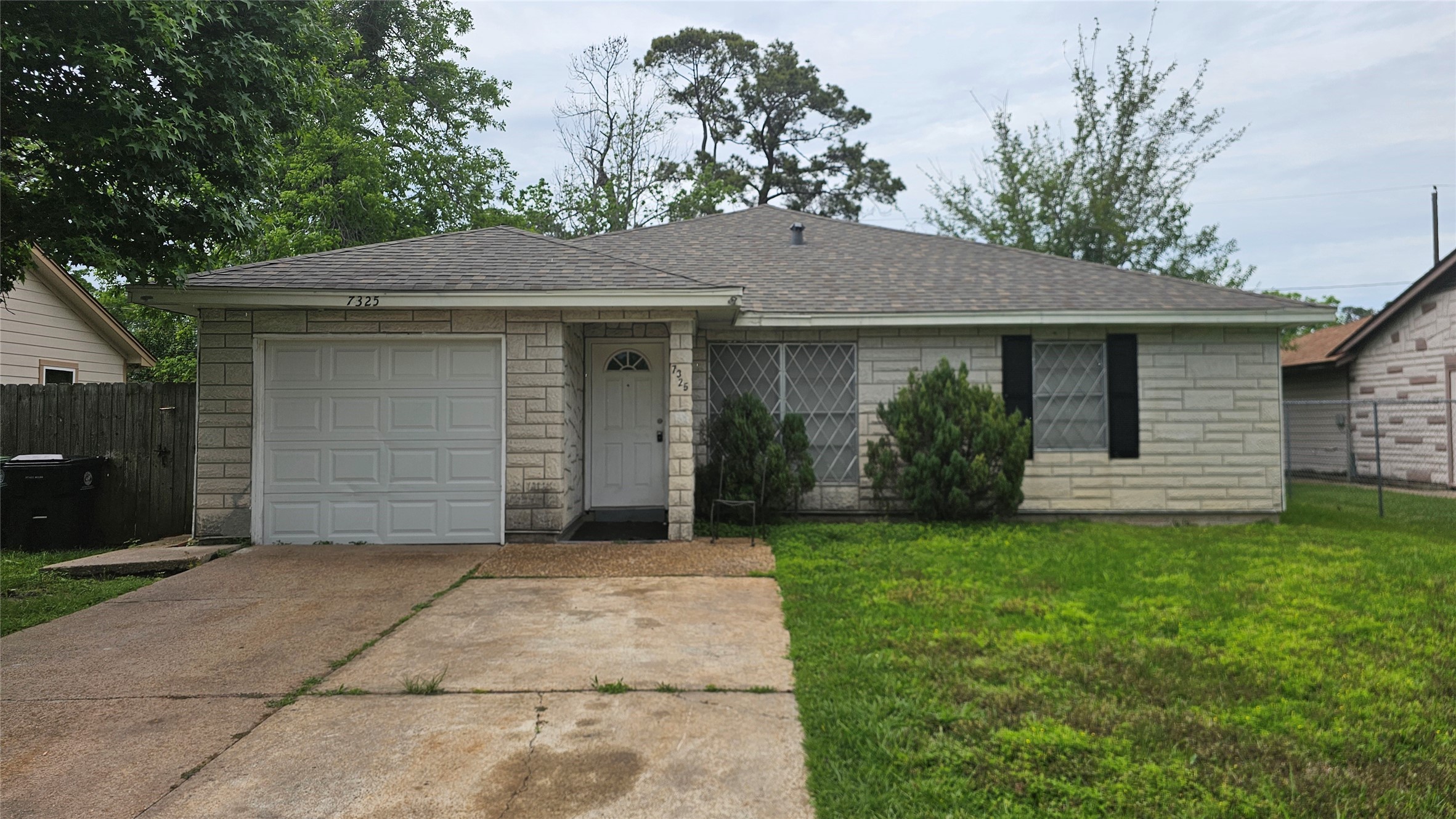 7325 Boggess Road Houston, TX 77016 - Photo 1 of 19
