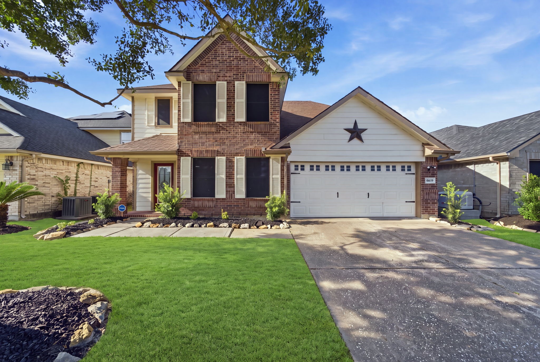 6619 Romsley Lane Houston, TX 77049 - Photo 1 of 21 Gallery Image 1