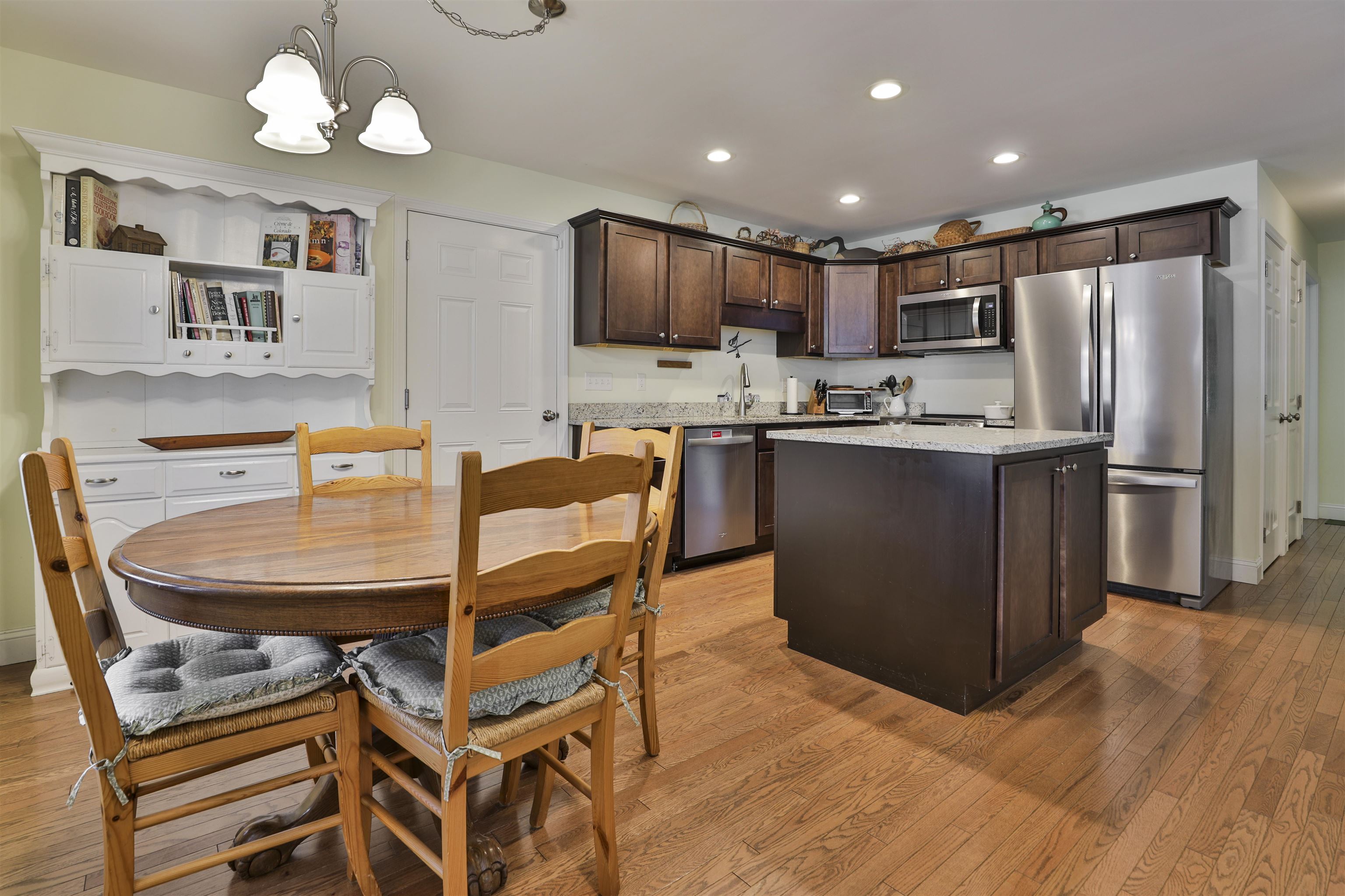 8 Cedar Way, Unit B Goffstown, NH 03045 - Photo 9 of 35