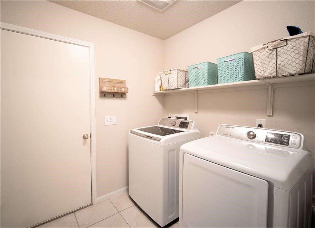 10406 Hatton Lane Austin, TX 78754 - Photo 16 of 22 a utility room with dryer and washer
