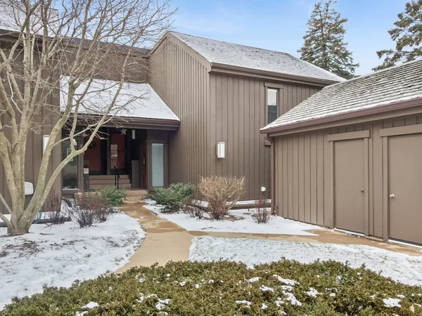 $325,000 | 276 Old Barn Road, Unit 276B, Barrington, IL 60010