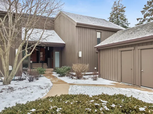 $350,000 | 276 Old Barn Road, Unit 276B, Barrington, IL 60010