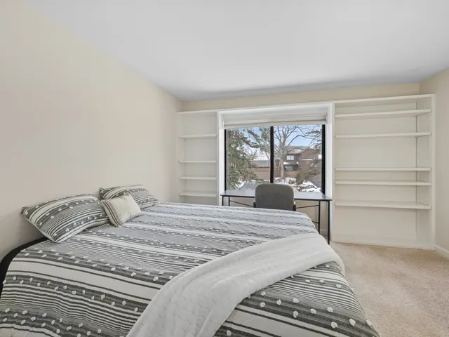 $350,000 | 276 Old Barn Road, Unit 276B, Barrington, IL 60010