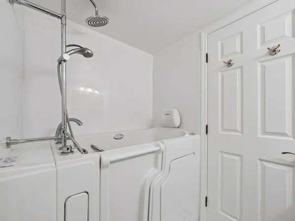 $325,000 | 276 Old Barn Road, Unit 276B, Barrington, IL 60010