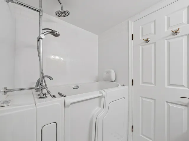 $350,000 | 276 Old Barn Road, Unit 276B, Barrington, IL 60010