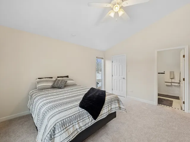 $350,000 | 276 Old Barn Road, Unit 276B, Barrington, IL 60010