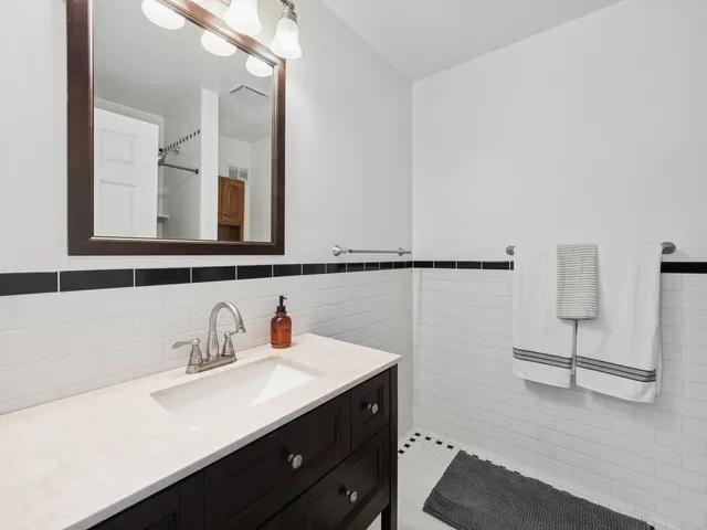 $350,000 | 276 Old Barn Road, Unit 276B, Barrington, IL 60010