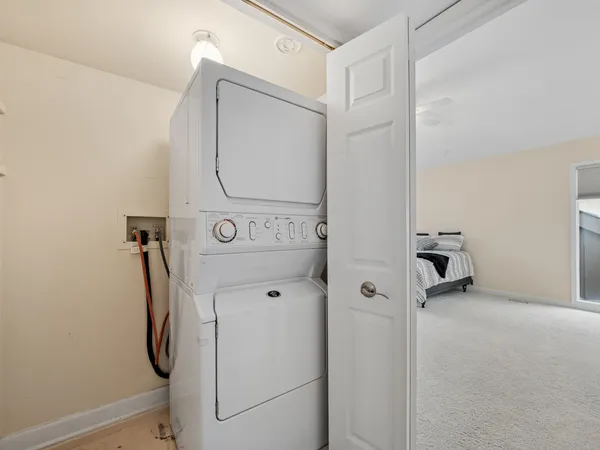 $325,000 | 276 Old Barn Road, Unit 276B, Barrington, IL 60010