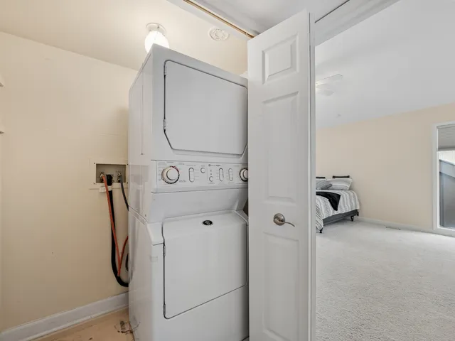 $339,900 | 276 Old Barn Road, Unit 276B, Barrington, IL 60010