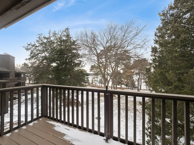 $350,000 | 276 Old Barn Road, Unit 276B, Barrington, IL 60010