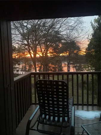 $325,000 | 276 Old Barn Road, Unit 276B, Barrington, IL 60010