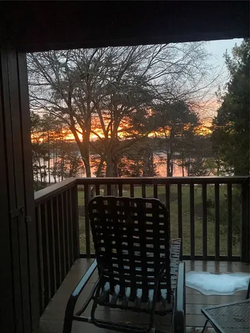 $350,000 | 276 Old Barn Road, Unit 276B, Barrington, IL 60010