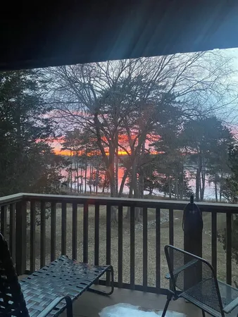 $325,000 | 276 Old Barn Road, Unit 276B, Barrington, IL 60010