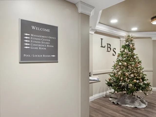 $350,000 | 276 Old Barn Road, Unit 276B, Barrington, IL 60010