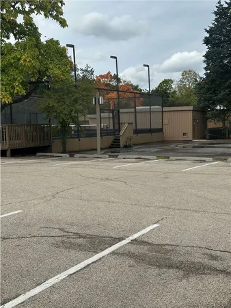 $325,000 | 276 Old Barn Road, Unit 276B, Barrington, IL 60010