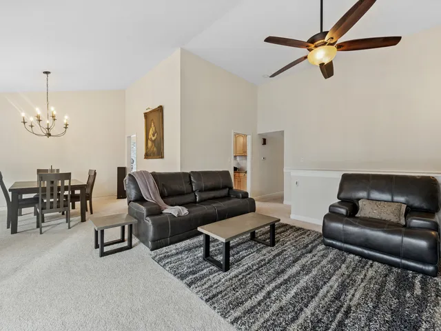 $350,000 | 276 Old Barn Road, Unit 276B, Barrington, IL 60010