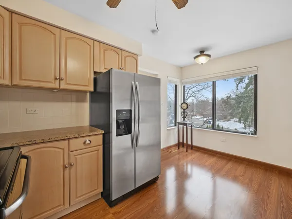 $325,000 | 276 Old Barn Road, Unit 276B, Barrington, IL 60010