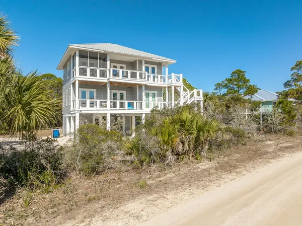 $999,000 | 1181 West Pine Avenue, St. George Island, FL 32328
