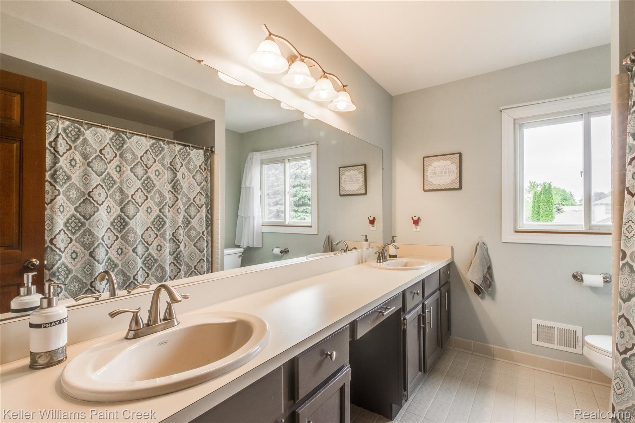 2625 Winter Park Road Rochester, MI 48309 - Photo 33 of 45 INTERIORS (30 of 42).jpg