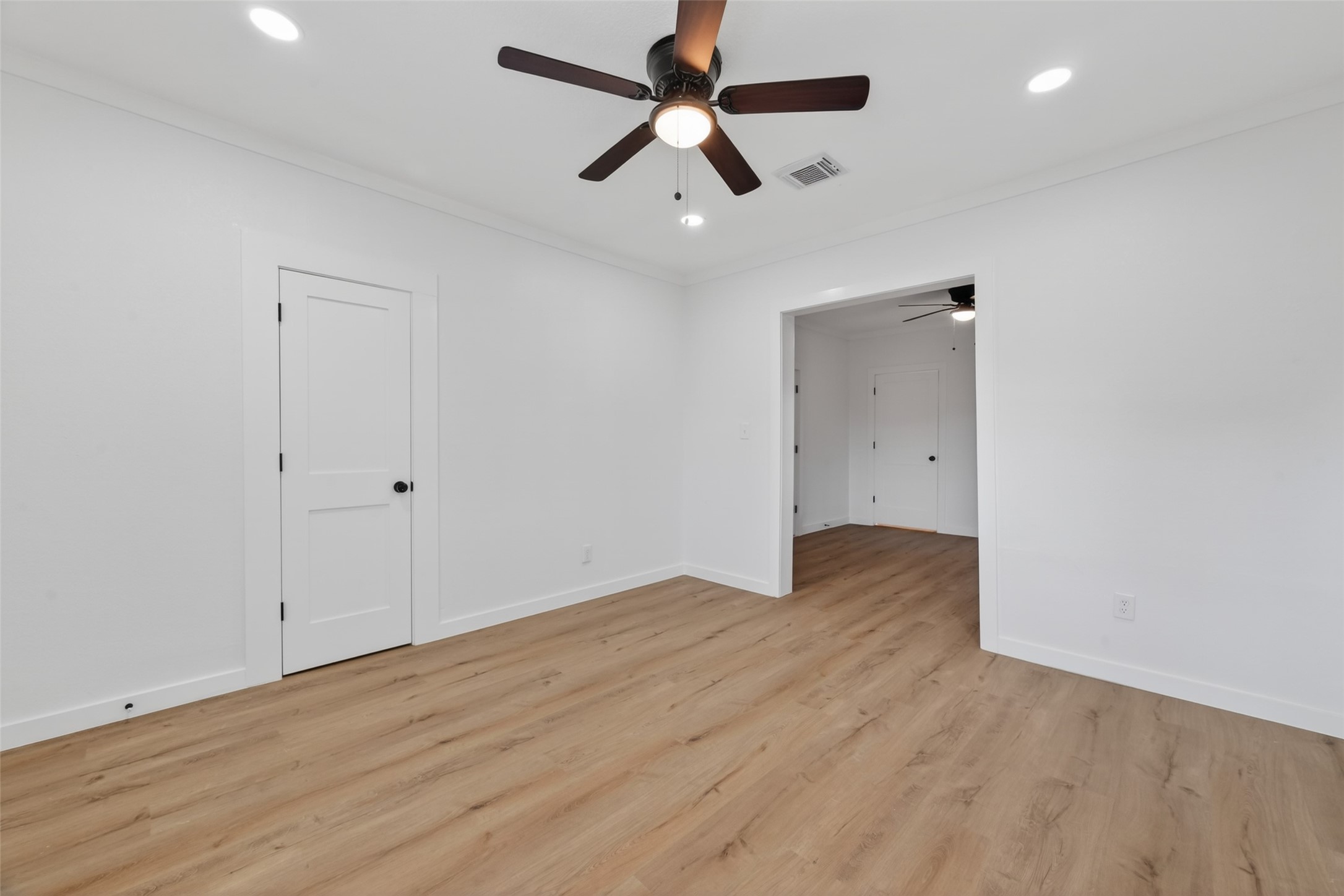 2202 Hutchins Street, Unit D Houston, TX 77003 - Photo 17 of 33 an empty room with wooden floor and ceiling fan