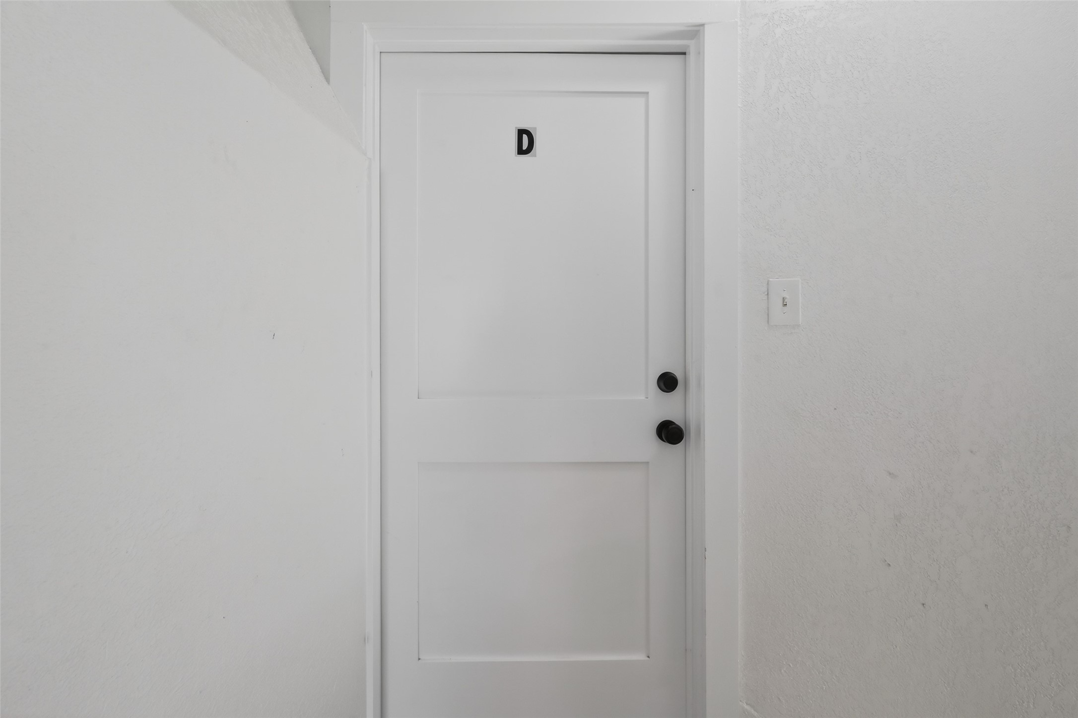 2202 Hutchins Street, Unit D Houston, TX 77003 - Photo 6 of 33 a bathroom with a shower