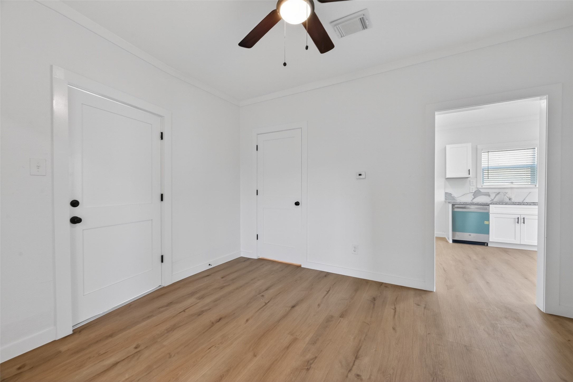 2202 Hutchins Street, Unit D Houston, TX 77003 - Photo 10 of 33 Entry Left - Study Right - Full Bath ahead - Kitchen in background