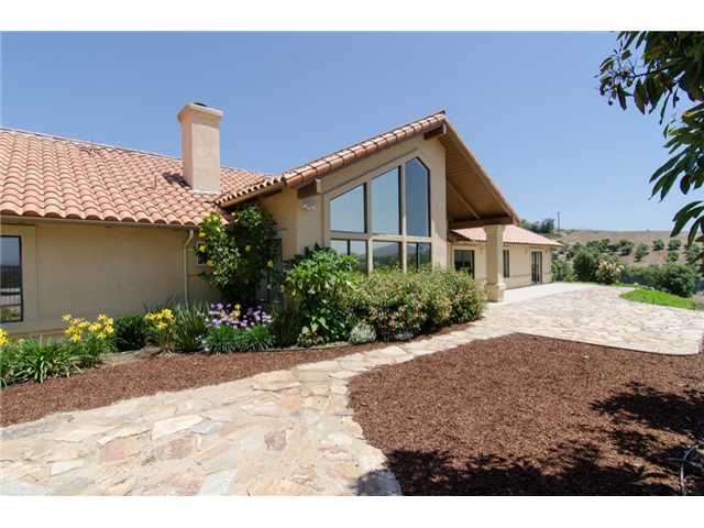 3590 Los Hermanos Road Fallbrook, CA 92028 - Photo 7 of 12 Patio