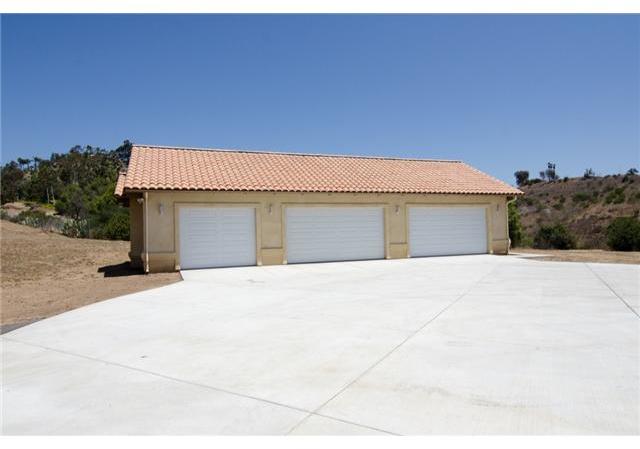 3590 Los Hermanos Road Fallbrook, CA 92028 - Photo 10 of 12 5-Car Garage