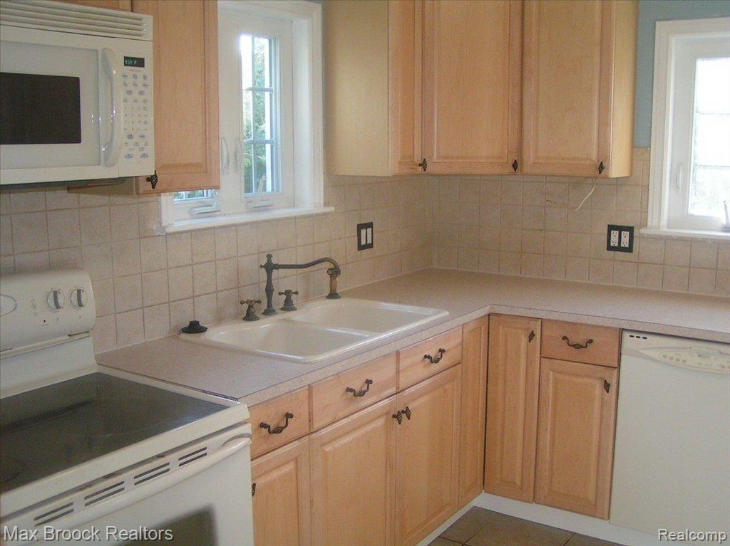3005 Kenmore Road Berkley, MI 48072 - Photo 6 of 19 Kitchen