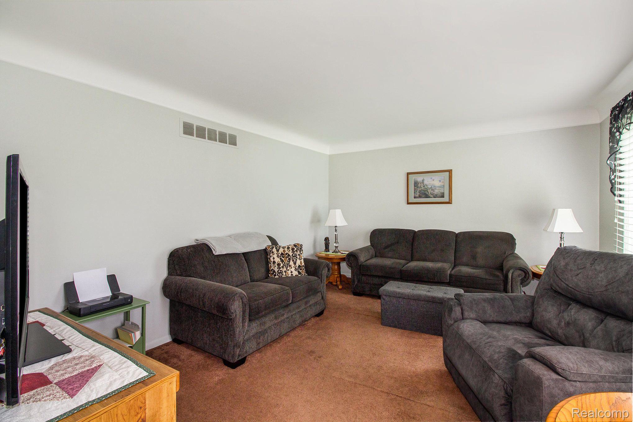 3510 Lantern View Howell, MI 48843 - Photo 4 of 25 Gallery Image 4