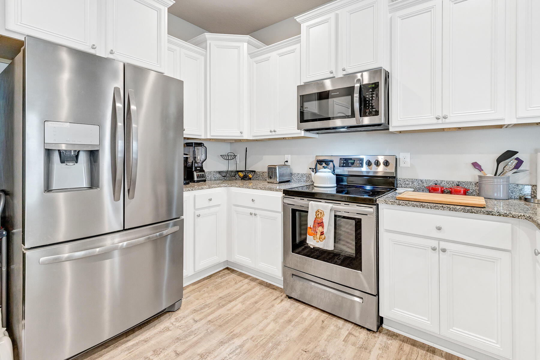 186 Southern Pnes Road Santa Rosa Beach, FL 32459 - Photo 7 of 32 a kitchen with cabinets stainless steel appliances and wooden floor